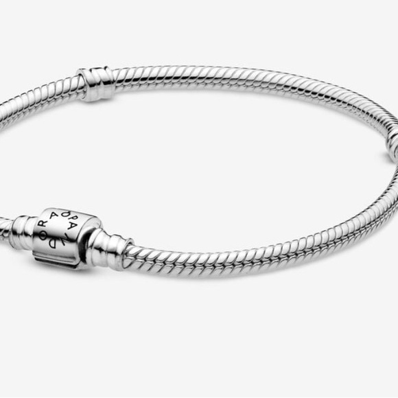 Pandora Moments Barrel Clasp
Snake Chain Bracelet 7.5 inches - Picture 2 of 4